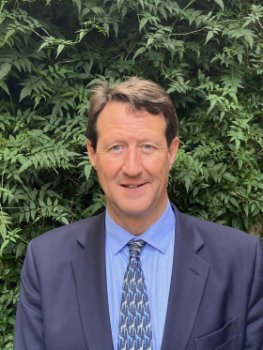 A photo of Julian Drinkall's face